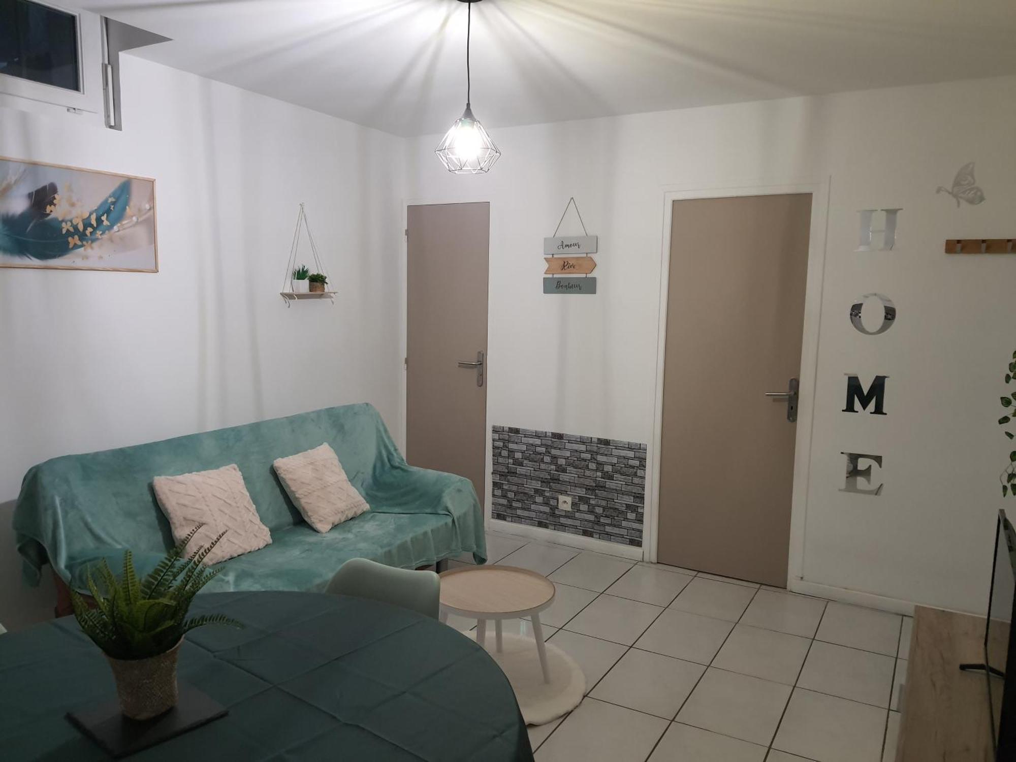 Maisonnette Abj Anneyron Luaran gambar